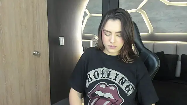 Snapshot of DakotaRussell_ chatting on January 13, 2026, 1:04 pm DakotaRussell online show from January 13, 2026, 1:04 pm