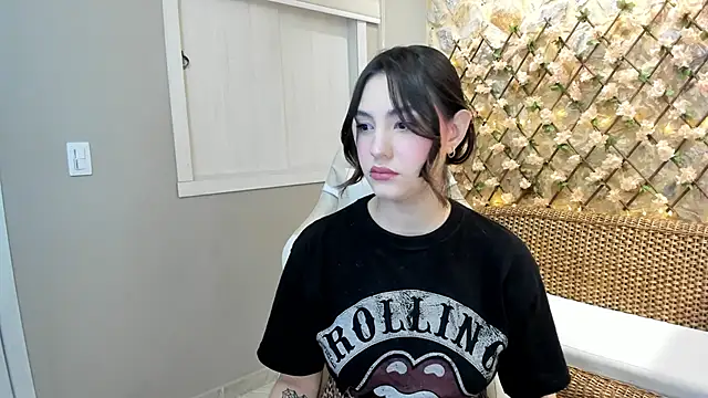 Snapshot of DakotaRussell_ chatting on December 1, 2025, 11:11 am DakotaRussell online show from December 1, 2025, 11:11 am