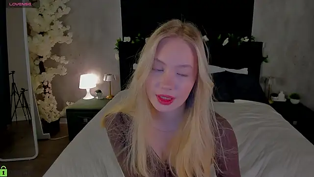 Melanie Ryer online show from November 29, 2025, 11:27 pm