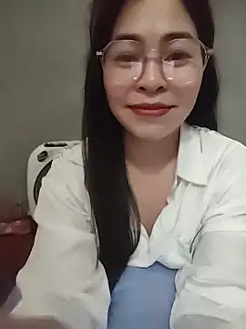 Snapshot of Bamboo-niee123 chatting on May 13, 2026, 4:03 pm Bamboo-niee123 online show from May 13, 2026, 4:03 pm