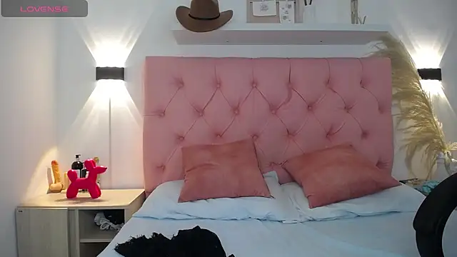 Snapshot of victoria_243 chatting on December 15, 2025, 5:57 am victoria 243 online show from December 15, 2025, 5:57 am