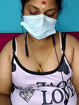 deepikasree143 online show from November 13, 2025, 4:11 pm