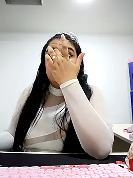 Snapshot of Naaoomii1 chatting on November 4, 2025, 2:15 am Naaoomii1 online show from November 4, 2025, 2:15 am