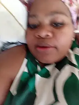 ThickLeeyanaXX online show from May 17, 2026, 7:08 am
