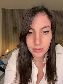 MysteryGirl   online show from December 5, 2025, 8:57 am