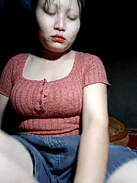 yoyo-mi online show from October 31, 2025, 1:24 am