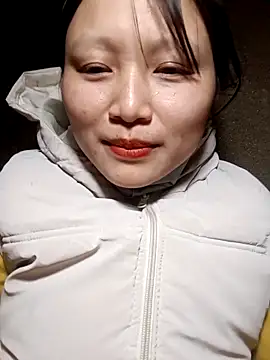 yoyo-mi online show from November 21, 2025, 2:32 am