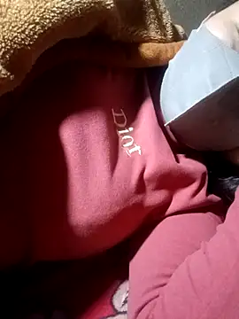 yoyo-mi online show from November 25, 2025, 3:29 am