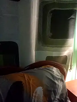 Snapshot of Esenia505 chatting on November 26, 2025, 5:18 am Esenia505 online show from November 26, 2025, 5:18 am