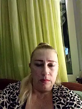 Snapshot of Esenia505 chatting on November 15, 2025, 1:37 pm Esenia505 online show from November 15, 2025, 1:37 pm