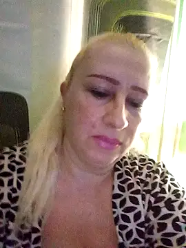 Snapshot of Esenia505 chatting on November 23, 2025, 3:49 am Esenia505 online show from November 23, 2025, 3:49 am