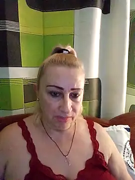 Snapshot of Esenia505 chatting on December 15, 2025, 3:07 pm Esenia505 online show from December 15, 2025, 3:07 pm