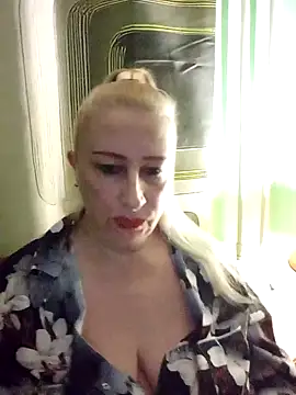 Snapshot of Esenia505 chatting on December 1, 2025, 4:13 am Esenia505 online show from December 1, 2025, 4:13 am