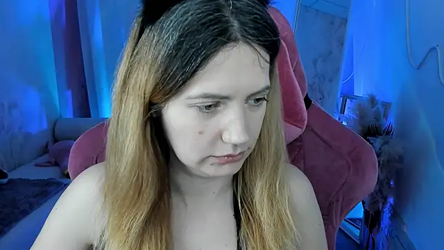 Snapshot of AleksaLaurent chatting on November 27, 2025, 8:48 am AleksaLaurent online show from November 27, 2025, 8:48 am