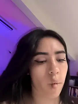 Snapshot of Sara-215 chatting on December 19, 2025, 1:42 am Sara-215 online show from December 19, 2025, 1:42 am