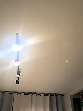 Snapshot of Sara-215 chatting on February 6, 2026, 4:30 am Sara-215 online show from February 6, 2026, 4:30 am