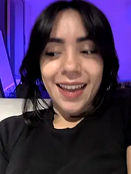 Snapshot of Sara-215 chatting on December 21, 2025, 5:31 am Sara-215 online show from December 21, 2025, 5:31 am