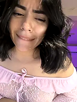 Snapshot of Sara-215 chatting on January 7, 2026, 4:50 am Sara-215 online show from January 7, 2026, 4:50 am