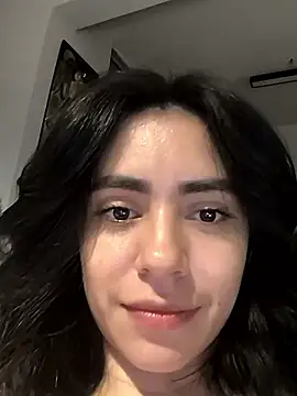 Snapshot of Sara-215 chatting on January 11, 2026, 4:30 am Sara-215 online show from January 11, 2026, 4:30 am