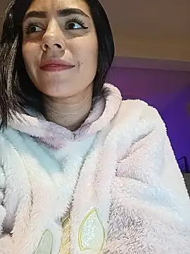 Snapshot of Sara-215 chatting on February 14, 2026, 5:40 am Sara-215 online show from February 14, 2026, 5:40 am