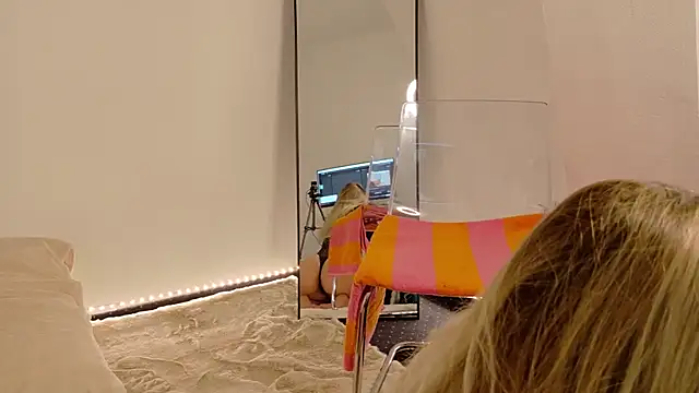 Ammelia  online show from November 3, 2025, 6:29 am