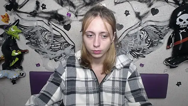 Snapshot of TracyLll chatting on November 11, 2025, 1:50 pm TracyLll online show from November 11, 2025, 1:50 pm