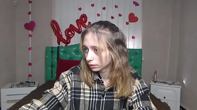 TracyLll online show from February 9, 2026, 9:51 am