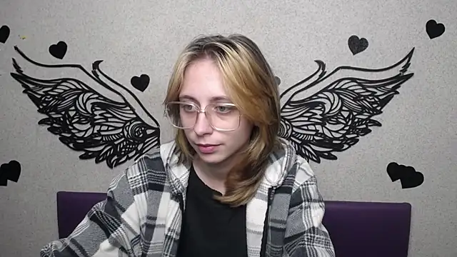 Snapshot of TracyLll chatting on November 20, 2025, 1:12 pm TracyLll online show from November 20, 2025, 1:12 pm