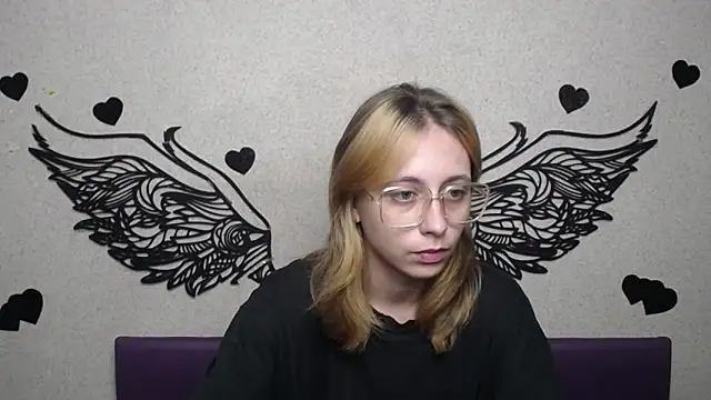 Snapshot of TracyLll chatting on November 22, 2025, 11:53 am TracyLll online show from November 22, 2025, 11:53 am