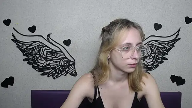 Snapshot of TracyLll chatting on November 28, 2025, 11:54 am TracyLll online show from November 28, 2025, 11:54 am