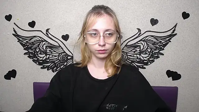 Snapshot of TracyLll chatting on November 30, 2025, 11:55 am TracyLll online show from November 30, 2025, 11:55 am