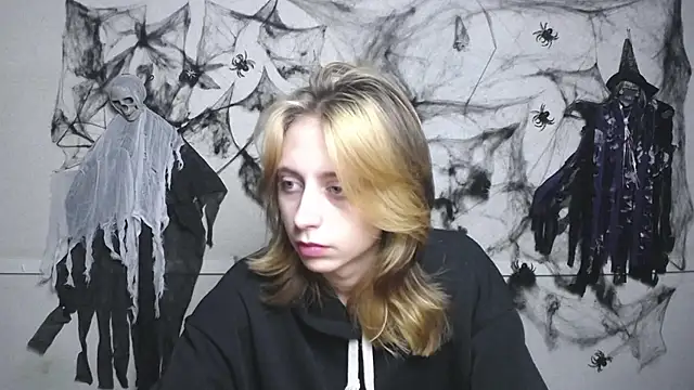 Snapshot of TracyLll chatting on November 15, 2025, 12:09 pm TracyLll online show from November 15, 2025, 12:09 pm