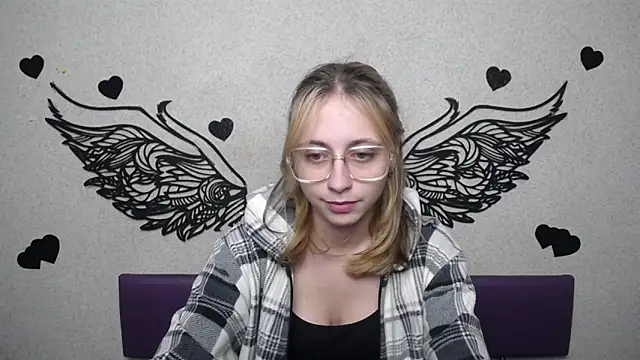 Snapshot of TracyLll chatting on November 23, 2025, 12:04 pm TracyLll online show from November 23, 2025, 12:04 pm