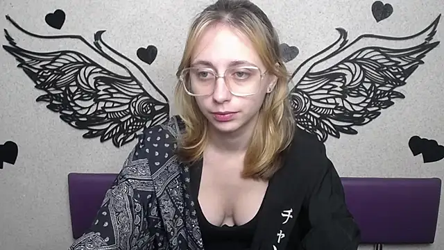 Snapshot of TracyLll chatting on December 5, 2025, 6:23 am TracyLll online show from December 5, 2025, 6:23 am