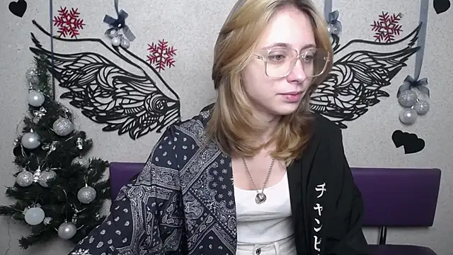 Snapshot of TracyLll chatting on December 19, 2025, 6:16 am TracyLll online show from December 19, 2025, 6:16 am