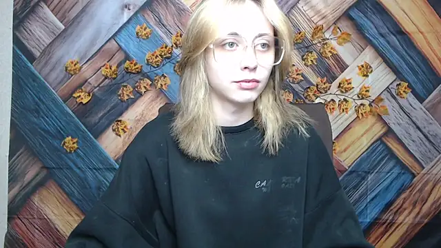 Snapshot of TracyLll chatting on November 27, 2025, 1:00 pm TracyLll online show from November 27, 2025, 1:00 pm