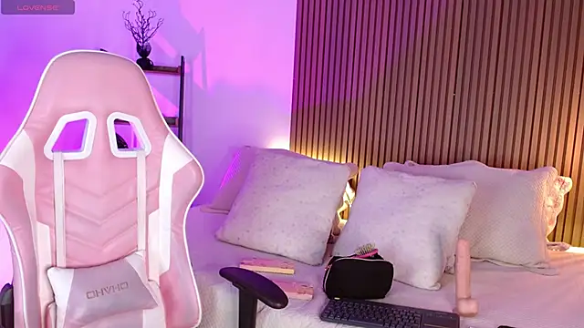 Skay bluee online show from October 31, 2025, 1:30 pm