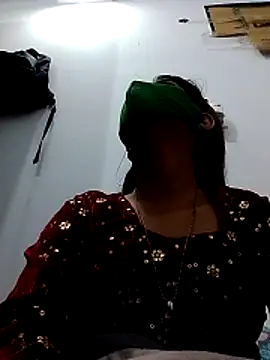 Snapshot of -Rani__ chatting on December 18, 2025, 9:03 am -Rani online show from December 18, 2025, 9:03 am