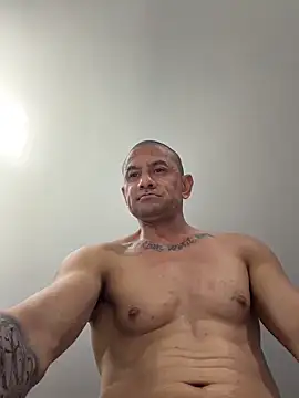 Snapshot of HighonTee chatting on October 29, 2025, 8:13 am HighonTee online show from October 29, 2025, 8:13 am