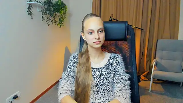 Snapshot of EmaBolins chatting on October 29, 2025, 11:42 am EmaBolins online show from October 29, 2025, 11:42 am