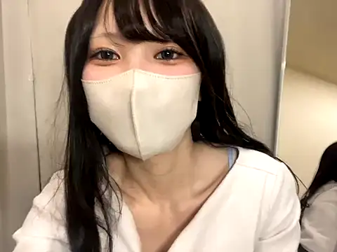 Snapshot of eroeroMiYUeroeo chatting on November 4, 2025, 9:13 am eroeroMiYUeroeo online show from November 4, 2025, 9:13 am