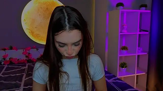 LauraHansil online show from April 10, 2026, 7:10 pm