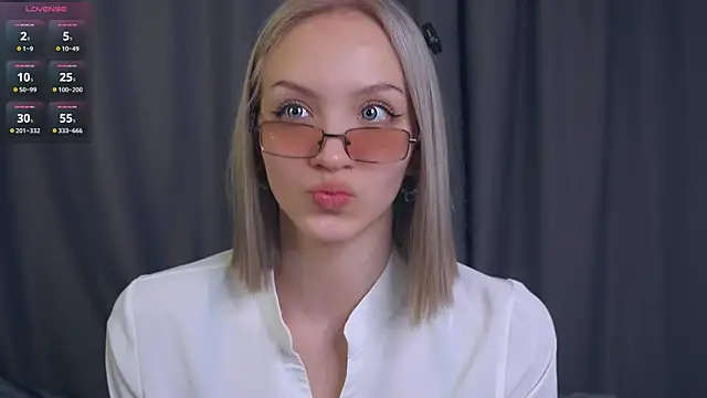 VetaManhardt online show from April 3, 2026, 10:38 pm