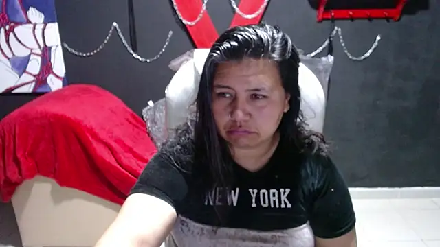 serenamystsh online show from November 7, 2025, 8:13 pm