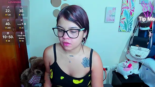 Emma boo online show from December 2, 2025, 4:09 pm