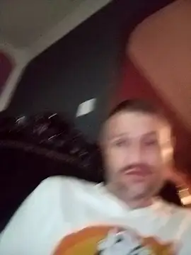 Snapshot of Caliguy36 chatting on October 28, 2025, 9:14 pm Caliguy36 online show from October 28, 2025, 9:14 pm