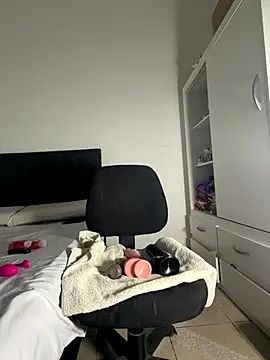 Romy-R-O online show from November 22, 2025, 2:38 pm