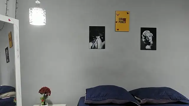 sexynova 93 online show from February 11, 2026, 7:36 pm