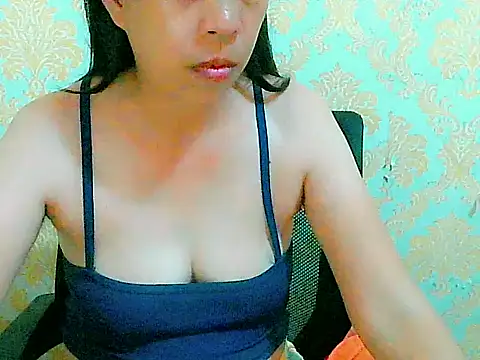 Snapshot of nhicole4u chatting on October 30, 2025, 2:47 pm nhicole4u online show from October 30, 2025, 2:47 pm