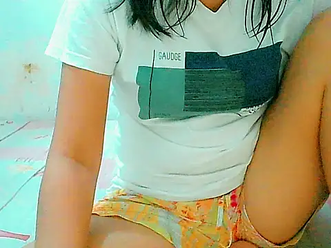 Snapshot of nhicole4u chatting on November 9, 2025, 12:53 pm nhicole4u online show from November 9, 2025, 12:53 pm